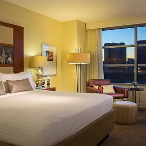 Deluxe King Room City View